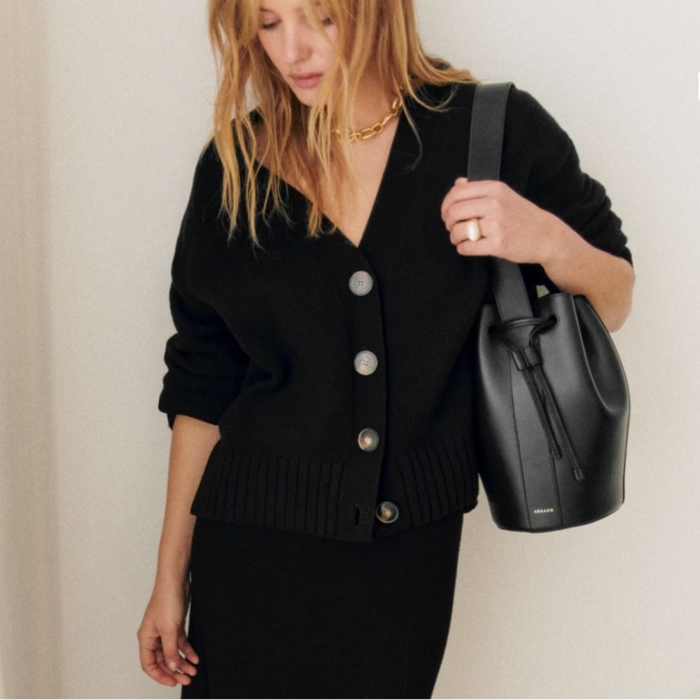 SEZANE MARCEL BUCKET BAG IN SMOOTH BLACK - Picture 3 of 12